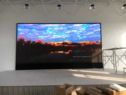 Vielseitiger RGB-LED-Bildschirm mit wasserdichtem Karton-Design