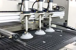 Automatische ATC-CNC-Fräsmaschine für die Holzbearbeitung mit automatischem Be- und Entladen