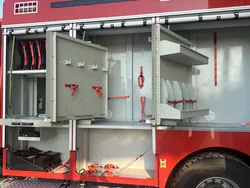 Maßgeschneiderter Feuerwehrfahrzeug-Lkw mit drehbarem Lageregal