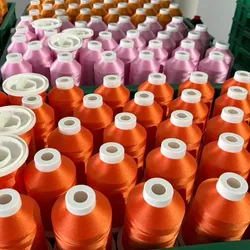 5000m Maßgeschneiderter Polyester-Stickfaden mit Federkern, mehrere Farbausführungen