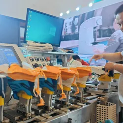 Desma Typ Roboter automatisierte Formlinie intelligenter Direktinjektionsprozess für die Automatisierung von Schuhfabriken