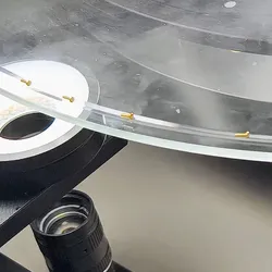Bildverarbeitungsgerät zur Erkennung und visuellen Prüfung des Erscheinungsbilds von hohlen Hardware-Nieten