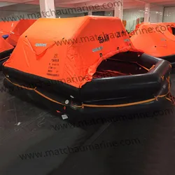 Thuyền đánh cá sử dụng thả bè phao xuống nước