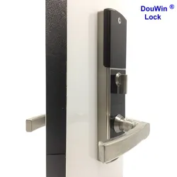 Sistema di serratura per porte di hotel con sensore controllato da computer e software