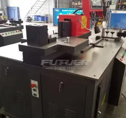 Neue Busbar-Bearbeitungsmaschine, Busbar-Biegemaschine, Drei-in-Eins Busbar-Bearbeitungsmaschine