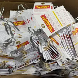 Benutzerdefinierte weiße rechteckige Papieretiketten für Arbeitsgenehmigungstickets