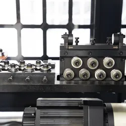 Servoantrieb Hochsteifigkeits camless 12-Axis Federformmaschine
