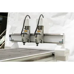 Automatisches Lade- und Entladesystem CNC Holzfräse