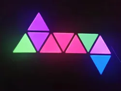 แผงไฟอัจฉริยะ RGBW RGB LED แบบสามเหลี่ยม ควบคุมซิงโครไนซ์ด้วยแอป DIY แผงสีอัจฉริยะ