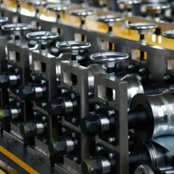 Omega Stahlformmaschine Hutform Trägerherstellungsmaschine Kaltwalzmaschine Trägermaschine