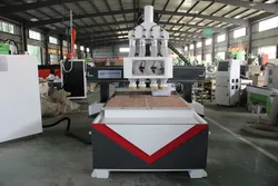 Machines de découpe en bois CNC à têtes multi-processus 4