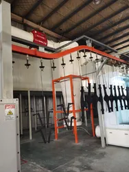 Überkopf-Pulverbeschichtungsanlage für Aluminiumprofile mit Vorbehandlung und Staubabsaugsystem
