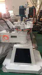 Verbessern Sie die unregelmäßige Glasverarbeitungsausgabe durch eine Glasform-Kantenmaschine, premium sicher und kompakt