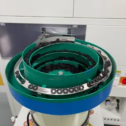 Kunststoffteile visuelle Sortiermaschine, Mehrkamera intelligente visuelle Sichtmaschine, Glas-Drehteller optische Sortierausrüstung