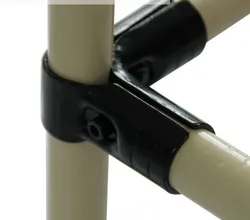 Connettore metallico per giunti di tubi rack