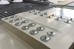 Automatische ATC-CNC-Fräsmaschine für die Holzbearbeitung mit automatischem Be- und Entladen