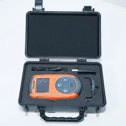 Rilevatore di gas portatile con design robusto e arrotondato, pannello arancione accattivante