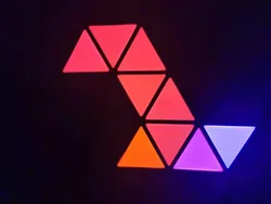 แผงไฟอัจฉริยะ RGBW RGB LED แบบสามเหลี่ยม ควบคุมซิงโครไนซ์ด้วยแอป DIY แผงสีอัจฉริยะ