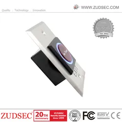 Premere il pulsante di uscita per il sistema di controllo accessi