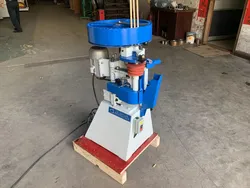Goedkope houten ronde stokken verwerkingsmachine, stokken frezen machine, stokken draadmachine