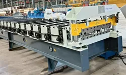 Maschinen zur Herstellung von Dachfirst-Abdeckprofilen, Formmaschine für Dachfirst-Abdeckungen, Walzenpresse für Dachfirste