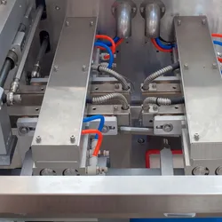 Hệ thống đóng gói tự động hoàn toàn (Máy Doypack + Robot đóng gói carton song song + Hệ thống xếp pallet)