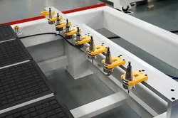 เครื่องกัด CNC แบบหัวสวิงควบคุมง่าย 4 แกน 1325 เครื่องกัด ATC สำหรับไม้และ MDF