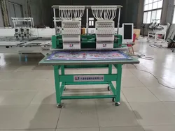 Computerisierte Stickmaschine Tragbares Design Kleine Heimnutzung Flachkappenbekleidung Stickerei