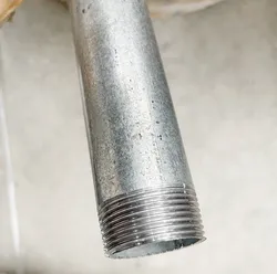 Halbautomatische Rohrgewindeschneidmaschine