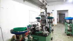 Máquina de Combinação de Componentes de Múltiplos Processos
