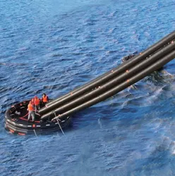 Marine Evakuierungssystem aufblasbares Rettungsfloß vertikaler und geneigter Fluchtweg offenes Rettungsfloß