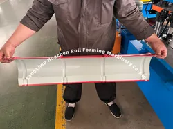 Vielseitige energieeinsparende langlebige kompakte Firstkappen-Rollformmaschine