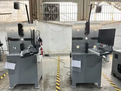Máquina para fabricar resortes de bisagra