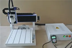 Macchina per la lavorazione del legno per la creazione di mini insegne pubblicitarie