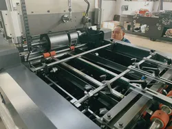 Vollautomatische Fensterpatchmaschine für Papierboxen