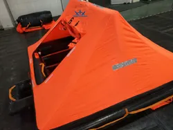 Sử dụng thuyền buồm thả bè phao cứu sinh