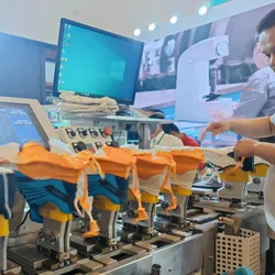 Neue Desma-Typ-Roboter automatisierte Formlinie intelligente Direktinjektionsprozess für die Automatisierung von Schuhfabriken