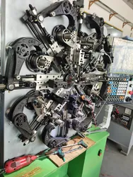 Máquina automática de formación de resortes CNC, máquina de resortes de camión