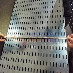 Linea di produzione per la formatura a rulli di marcatura per canaline elettriche completamente automatica