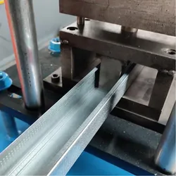 Stahlrahmen-Rollformmaschine Decken-T-Gitter-Rollformmaschine