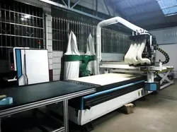 Bir-İki CNC Ahşap Üretim Hattı Mutfak Dolabı Yapımı İçin Nesting Atc CNC Router Otomatik Yükleme Boşaltma Masası Fiyatı