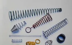 Automatische mechanische Federwickelmaschine zur Herstellung von Druckfedern