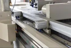 Automatische ATC-CNC-Fräsmaschine für die Holzbearbeitung mit automatischem Be- und Entladen