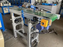 Automatische Kraftpapier-Eckschutzmaschine / Maschine zur Herstellung von Papierkantenschutzleisten