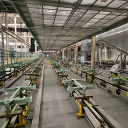 Fortgeschrittene elektrostatische Pulverbeschichtungsanlage mit Fördersystem
