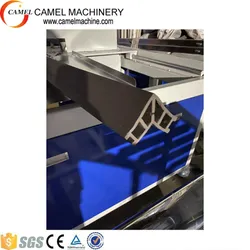 WPC Terrassendielenprofilplattenextrusionsmaschine mit Prägemaschine