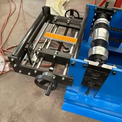Metall-Dachfirstkappen-Rollformmaschine Dachziegel-Herstellungsmaschine
