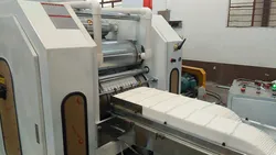 Automatische Verpackungsmaschine für Taschentücher in der Fließbandproduktion