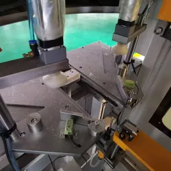 CNC-Eckenreinigungsmaschine mit 5 Fräsern für PVC-Profile