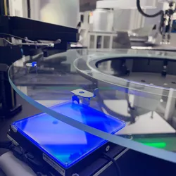 Vollautomatische Ladeglas-Drehteller-Inspektionsmaschine mit vollfarbigem Touchscreen-Steuerungshardware und optischer Sortierausrüstung